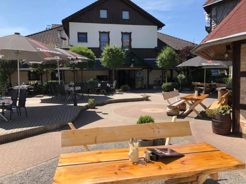 Toschis Station-Motel-Wirtshaus-An Der Autobahn-Bowling Zella-Mehlis Bagian luar foto